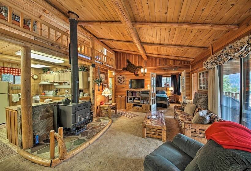 Private  Yaak River Hideaway  W/ Deck & Mtn Views!