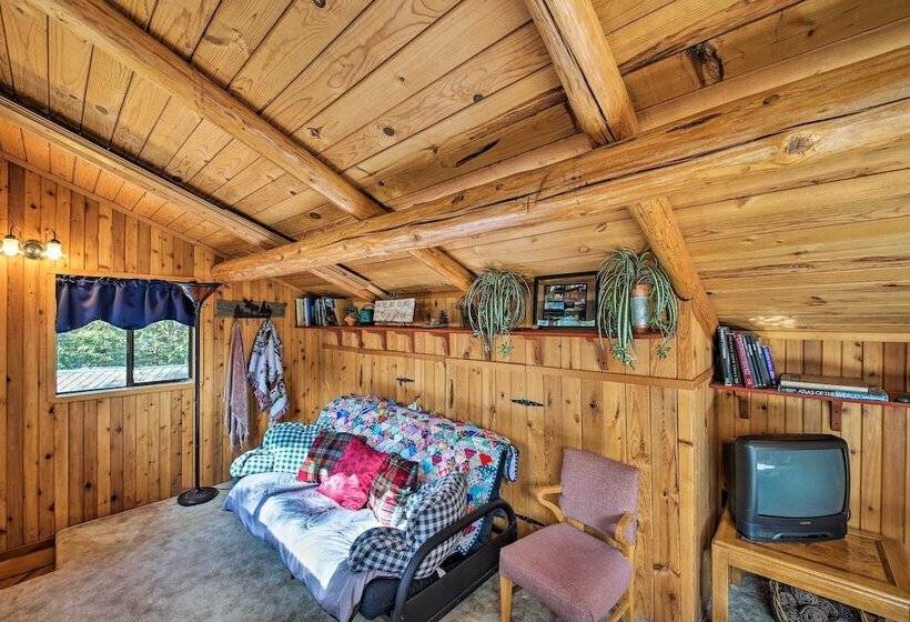 Private  Yaak River Hideaway  W/ Deck & Mtn Views!