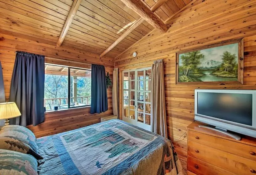 Private  Yaak River Hideaway  W/ Deck & Mtn Views!