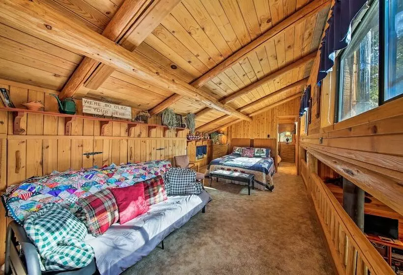 Private  Yaak River Hideaway  W/ Deck & Mtn Views!