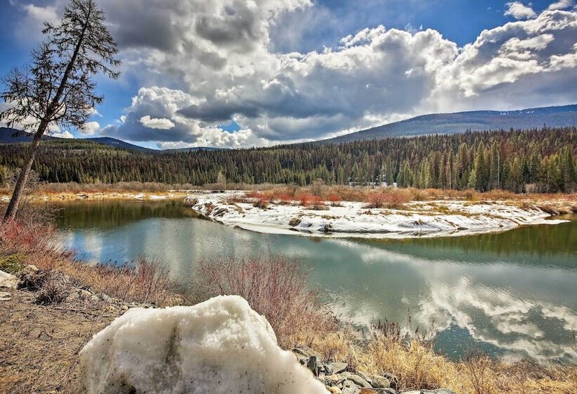 Private  Yaak River Hideaway  W/ Deck & Mtn Views!