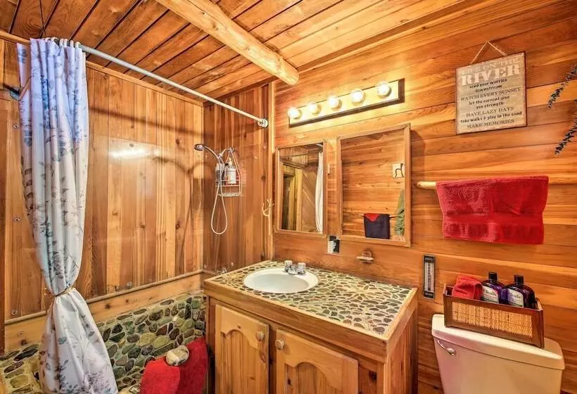 Private  Yaak River Hideaway  W/ Deck & Mtn Views!