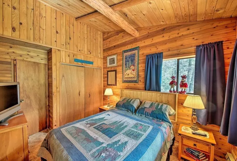 Private  Yaak River Hideaway  W/ Deck & Mtn Views!