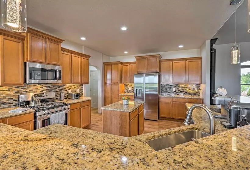 Pueblo West Home   Full Deck & Near Reservoir