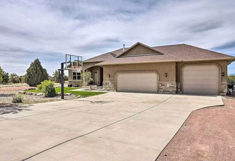 Pueblo West Home   Full Deck & Near Reservoir