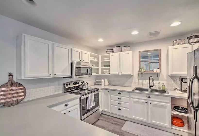 Quaint, Cozy Outdoor Retreat Near Mt Rainier!