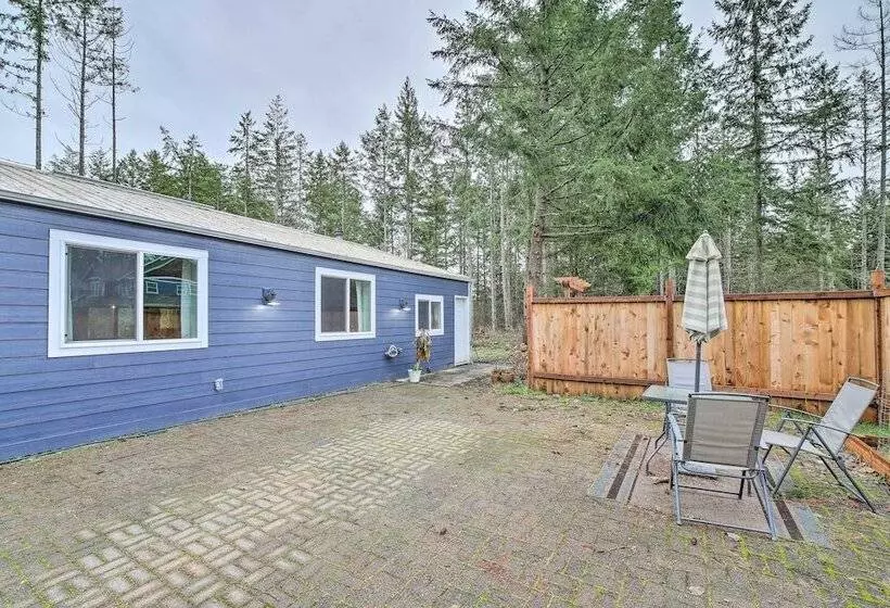 Quaint, Cozy Outdoor Retreat Near Mt Rainier!
