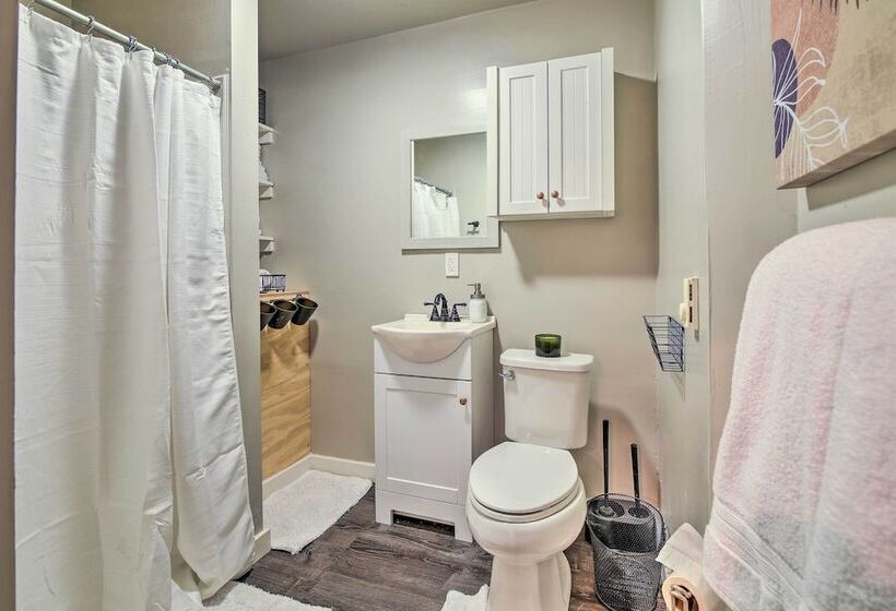 Quaint, Cozy Outdoor Retreat Near Mt Rainier!