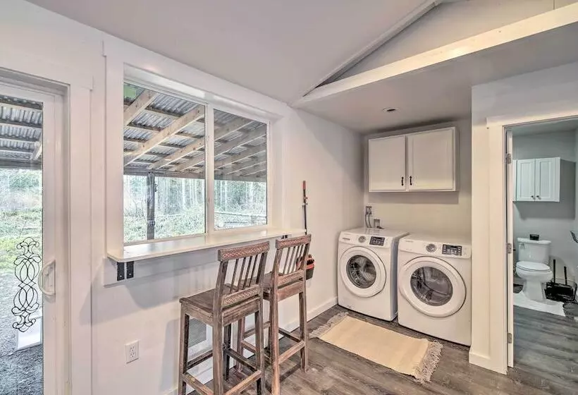 Quaint, Cozy Outdoor Retreat Near Mt Rainier!