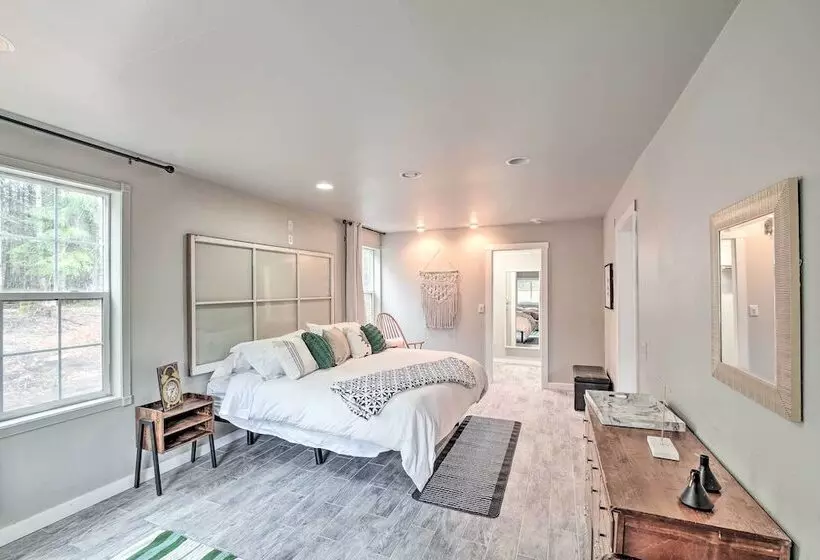 Quaint, Cozy Outdoor Retreat Near Mt Rainier!