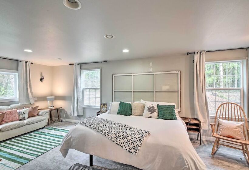 Quaint, Cozy Outdoor Retreat Near Mt Rainier!