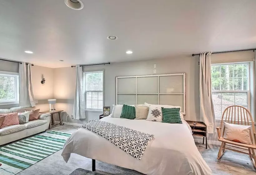 Quaint, Cozy Outdoor Retreat Near Mt Rainier!