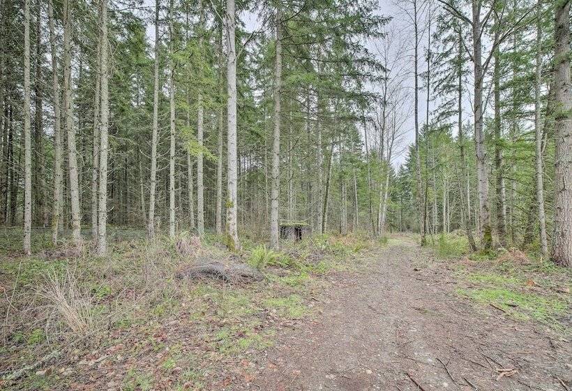 Quaint, Cozy Outdoor Retreat Near Mt Rainier!