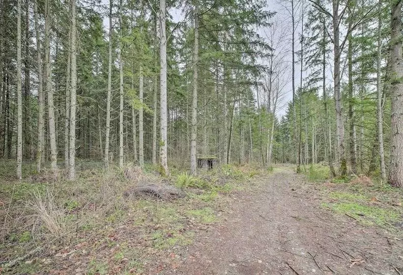 Quaint, Cozy Outdoor Retreat Near Mt Rainier!