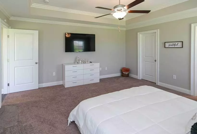 Quiet Family Home 15 Mi To Dtwn Huntsville!