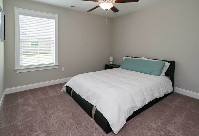 Quiet Family Home 15 Mi To Dtwn Huntsville!