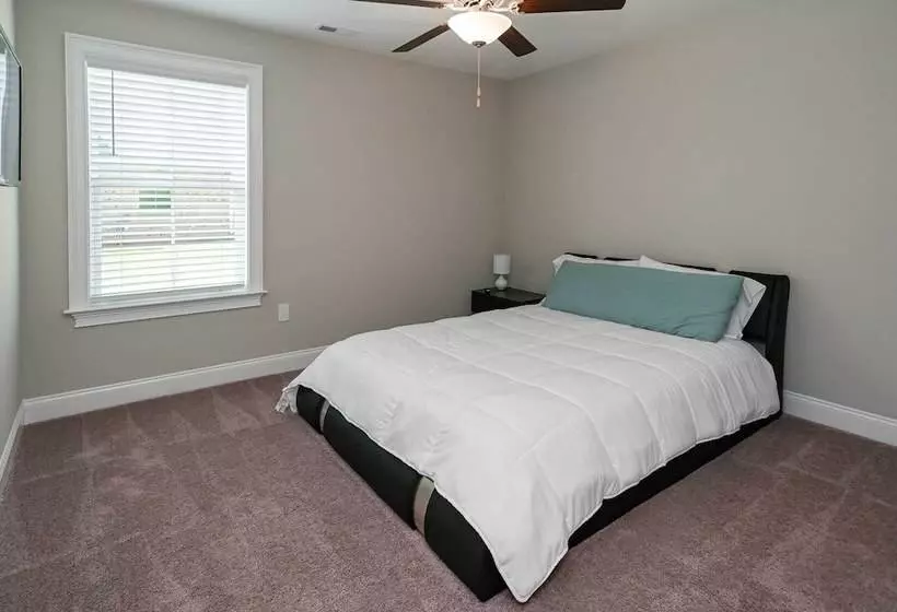 Quiet Family Home 15 Mi To Dtwn Huntsville!