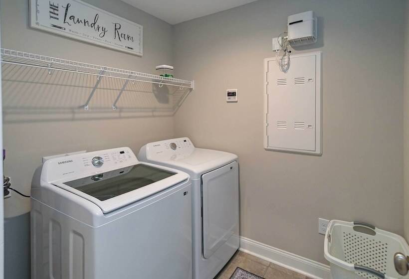 Quiet Family Home 15 Mi To Dtwn Huntsville!