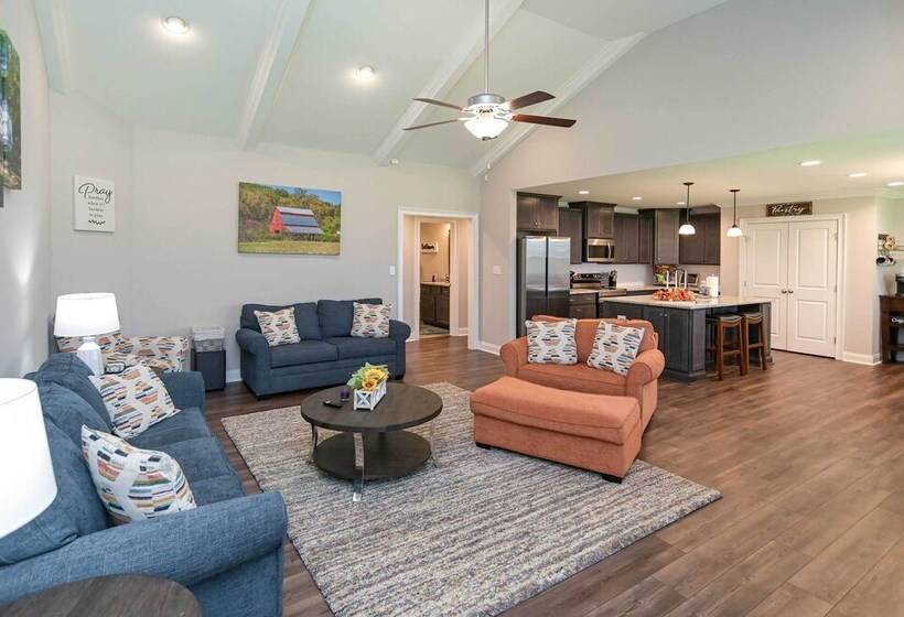 Quiet Family Home 15 Mi To Dtwn Huntsville!