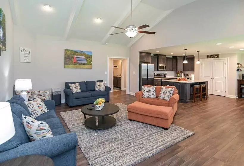 Quiet Family Home 15 Mi To Dtwn Huntsville!