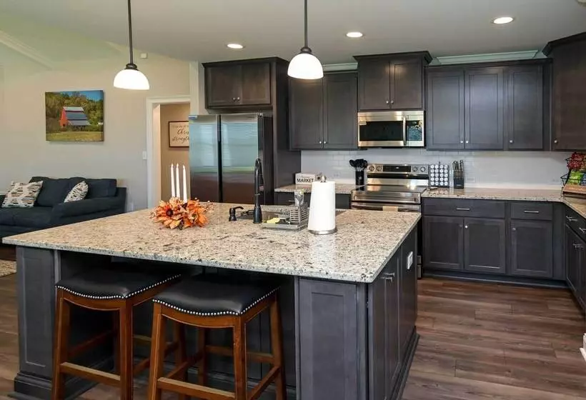 Quiet Family Home 15 Mi To Dtwn Huntsville!