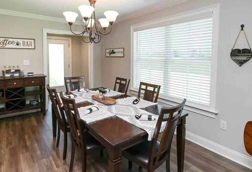 Quiet Family Home 15 Mi To Dtwn Huntsville!