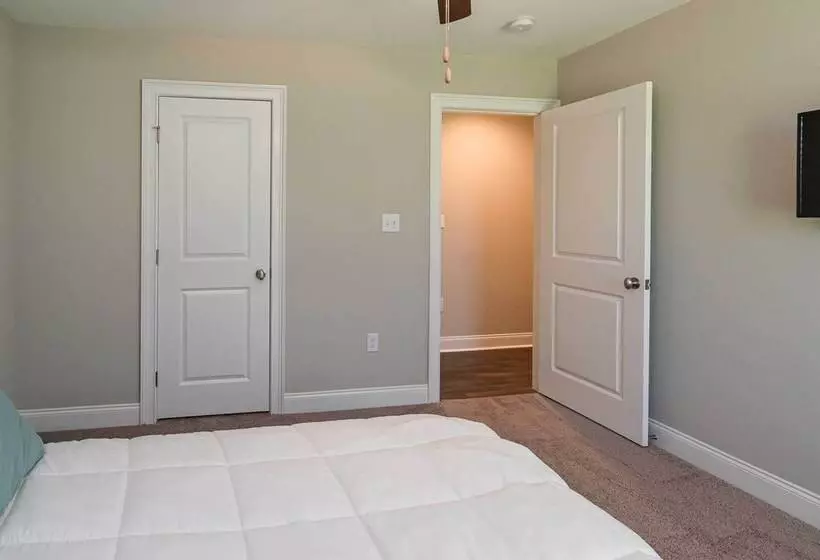 Quiet Family Home 15 Mi To Dtwn Huntsville!