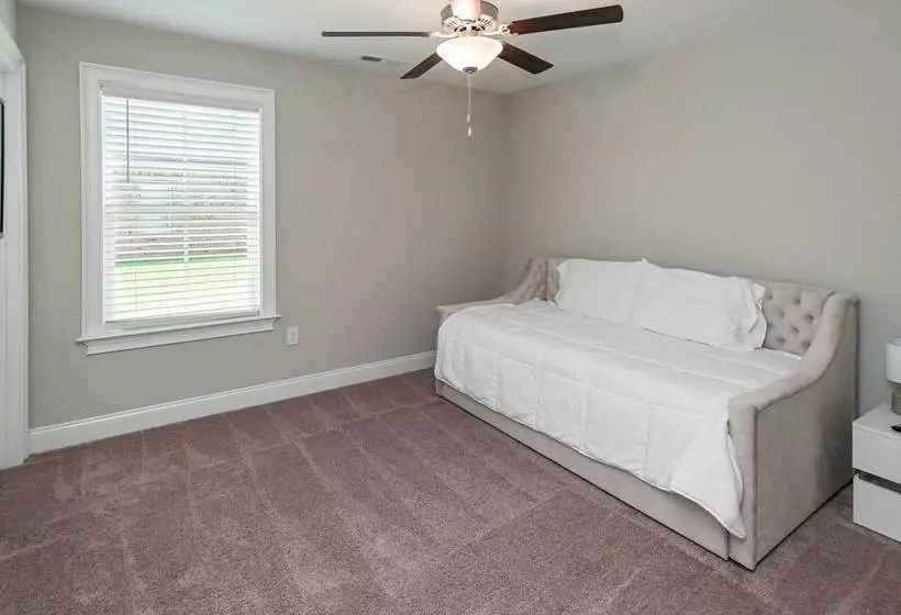 Quiet Family Home 15 Mi To Dtwn Huntsville!