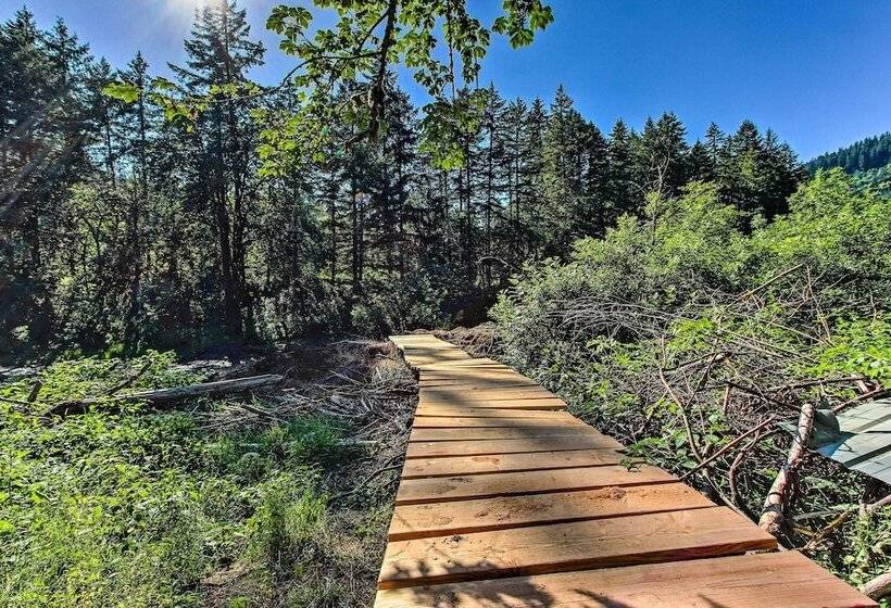 Dorena Home W/ Hot Tub & Game Room!