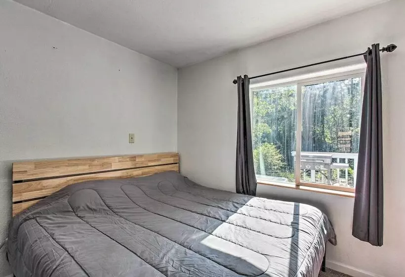 Dorena Home W/ Hot Tub & Game Room!