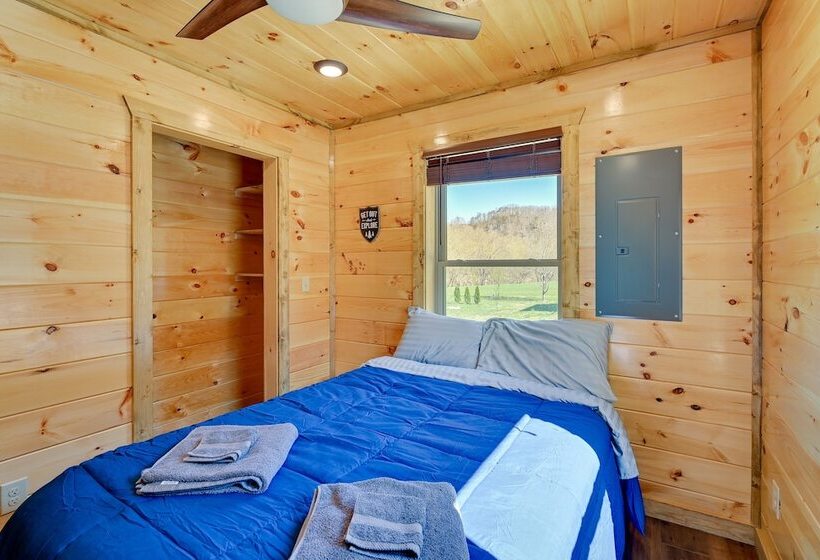 Riverside Beattyville Cabin W/ Kayaks & Fire Pit!