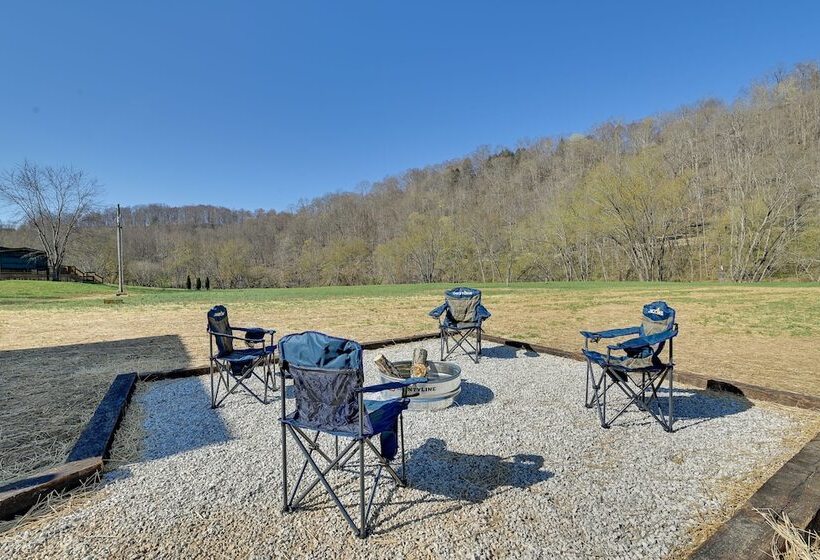Riverside Beattyville Cabin W/ Kayaks & Fire Pit!