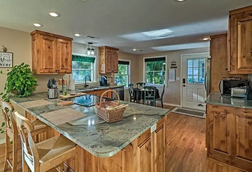 Riverside Hide A Way  W/ Patio, Bbq, Fishing Pier