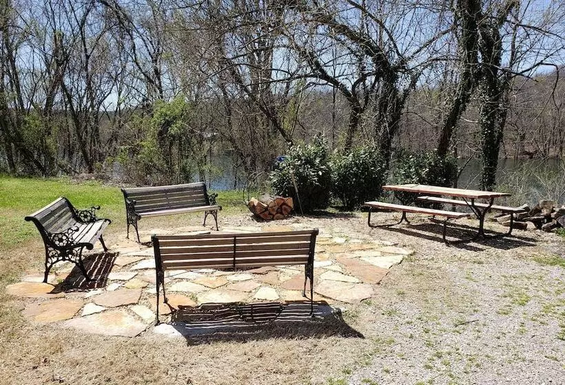 Riverside Hide A Way  W/ Patio, Bbq, Fishing Pier