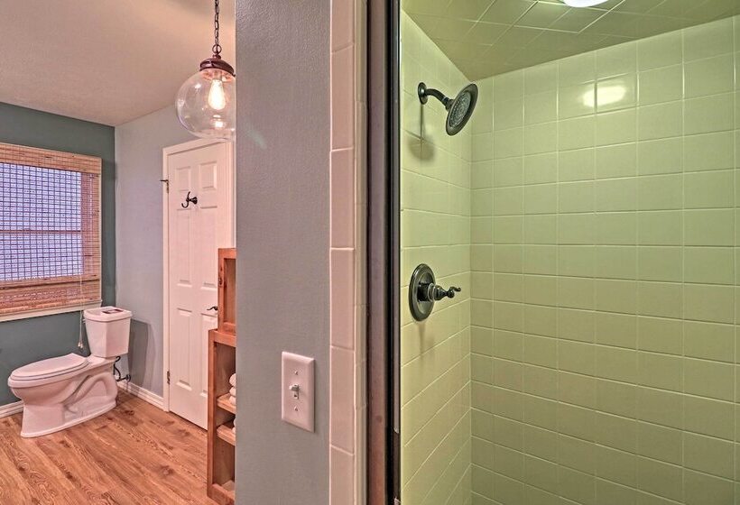 Riverside Hide A Way  W/ Patio, Bbq, Fishing Pier