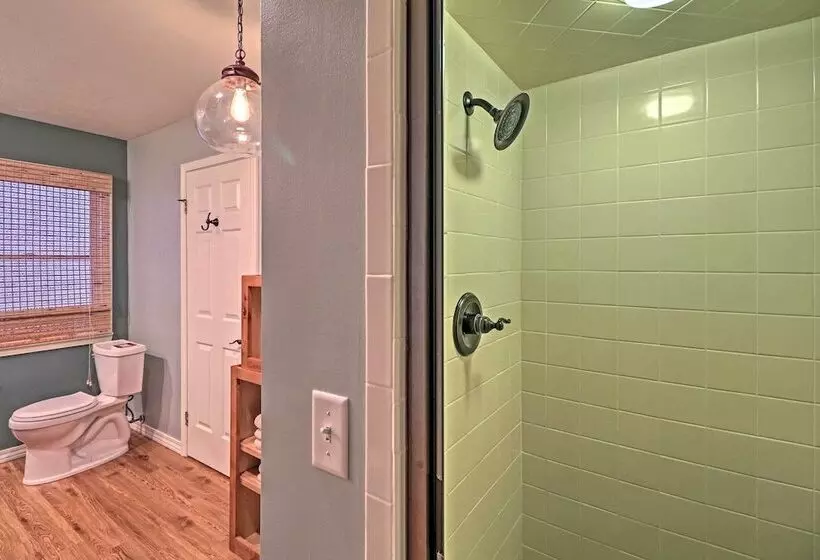 Riverside Hide A Way  W/ Patio, Bbq, Fishing Pier