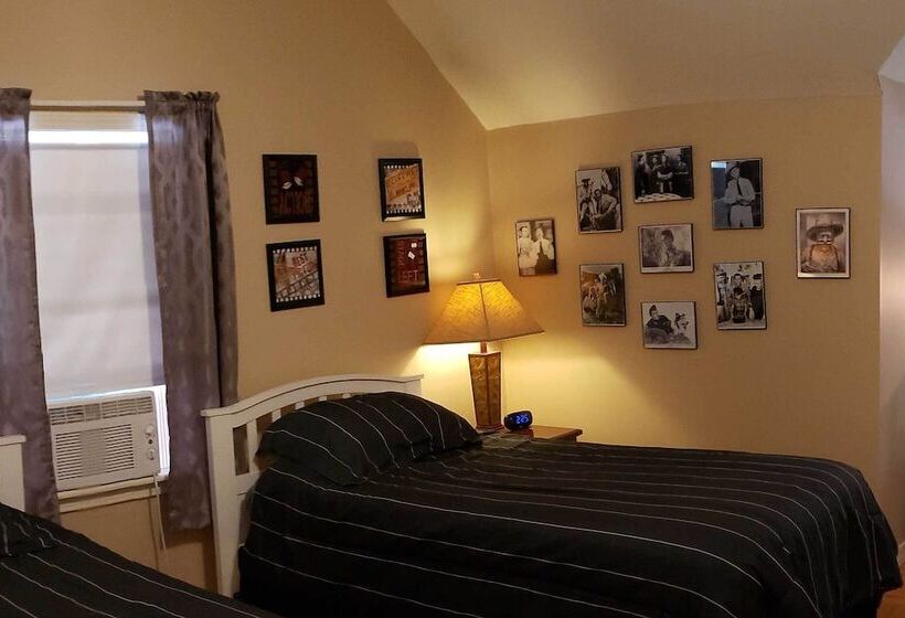 Riverside Hide A Way  W/ Patio, Bbq, Fishing Pier