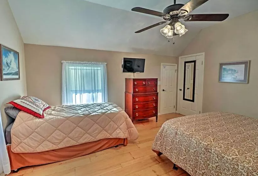 Riverside Hide A Way  W/ Patio, Bbq, Fishing Pier