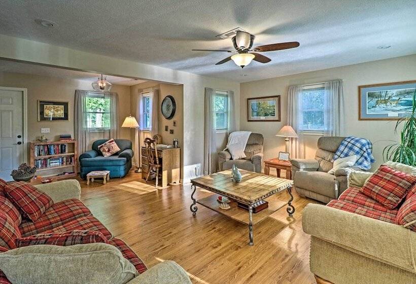 Riverside Hide A Way  W/ Patio, Bbq, Fishing Pier