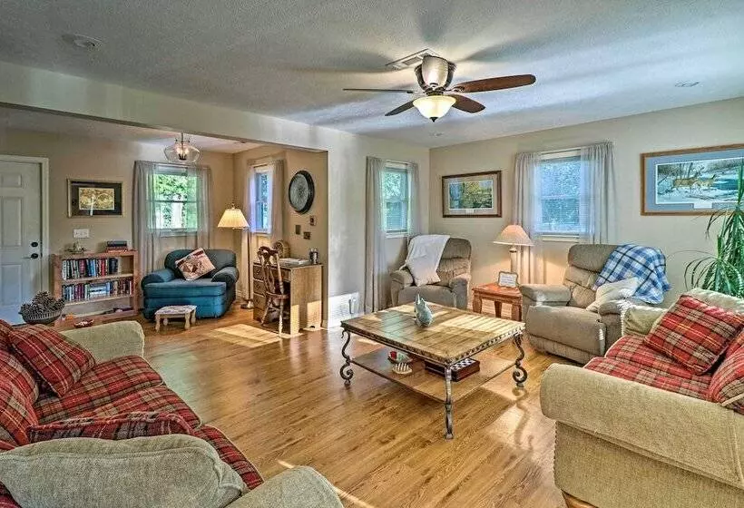 Riverside Hide A Way  W/ Patio, Bbq, Fishing Pier