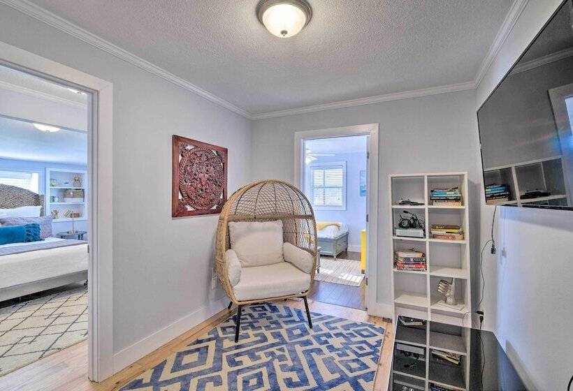 Rogers Lakehouse W/ Deck, Near Beaver Lake!