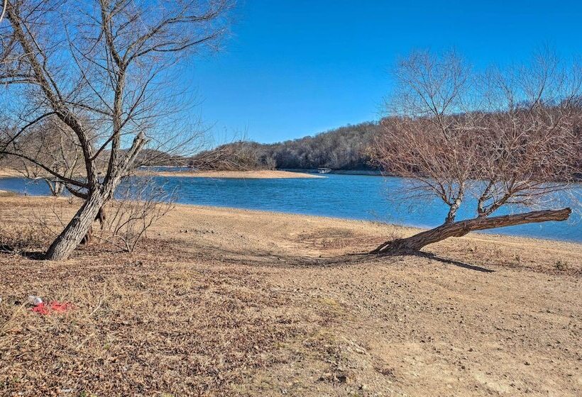 Rogers Lakehouse W/ Deck, Near Beaver Lake!