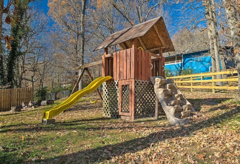 Rogers Lakehouse W/ Deck, Near Beaver Lake!