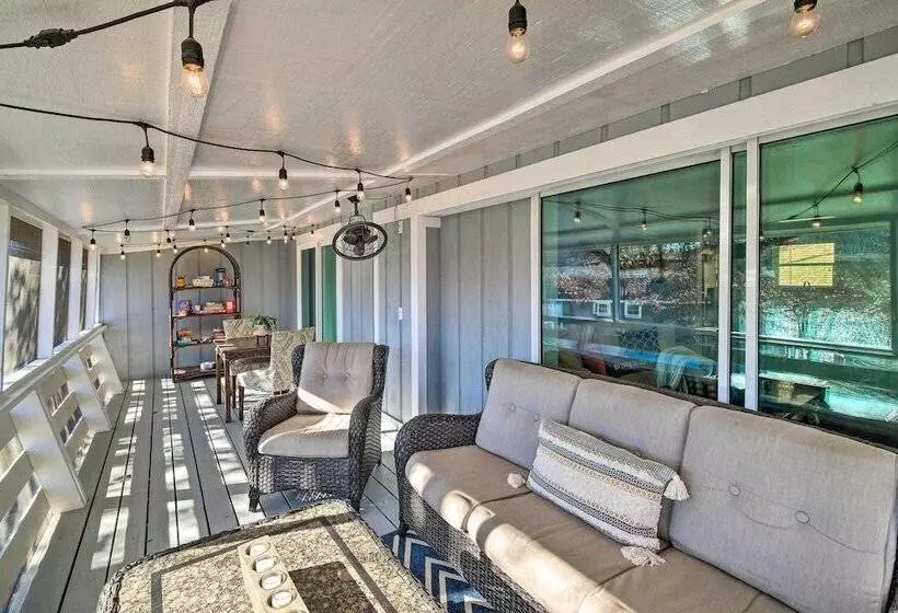 Rogers Lakehouse W/ Deck, Near Beaver Lake!