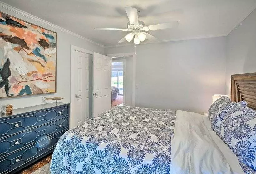 Rogers Lakehouse W/ Deck, Near Beaver Lake!