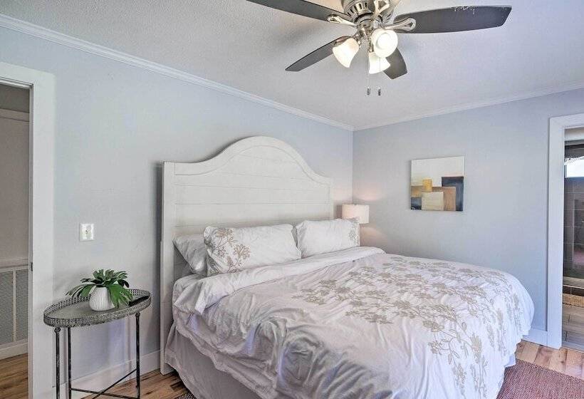 Rogers Lakehouse W/ Deck, Near Beaver Lake!