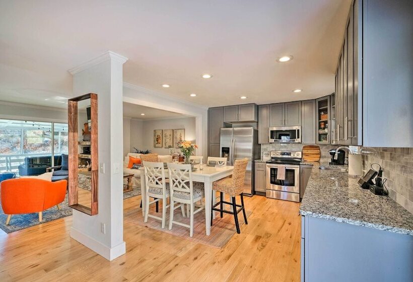 Rogers Lakehouse W/ Deck, Near Beaver Lake!