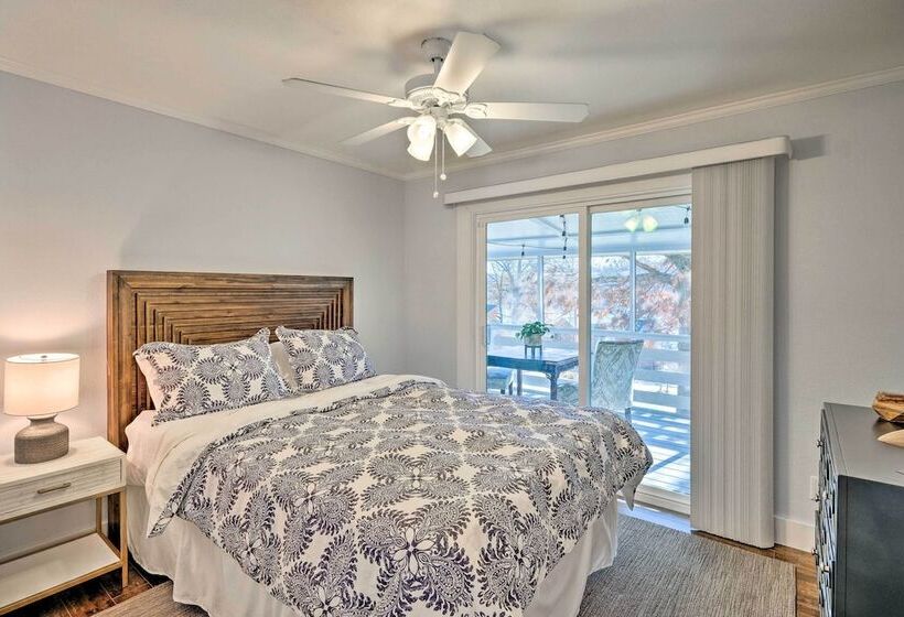 Rogers Lakehouse W/ Deck, Near Beaver Lake!