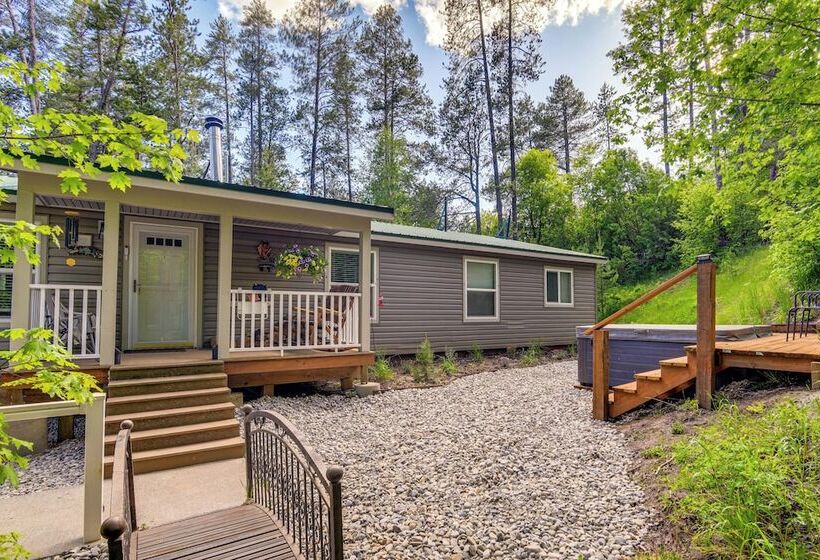 Rustic Escape W/ Deck, Hot Tub & Mountain Views