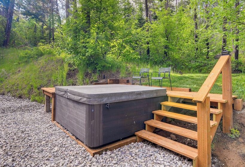 Rustic Escape W/ Deck, Hot Tub & Mountain Views